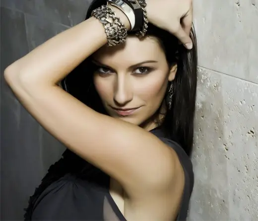 La cantante italiana Laura Pausini estren el primer video de su nuevo lbum.